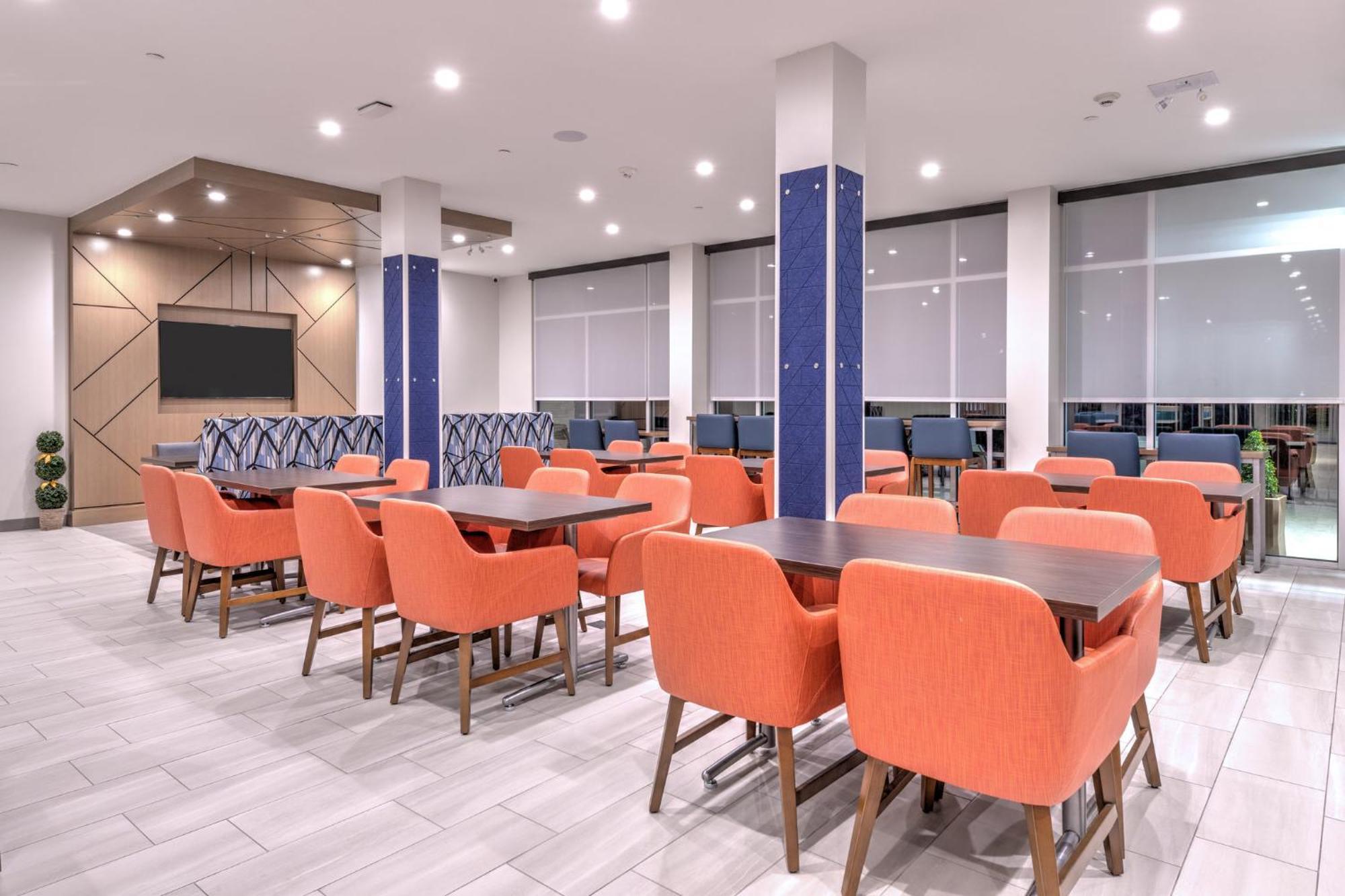 Holiday Inn Express & Suites Austin Airport East By Ihg Exterior foto