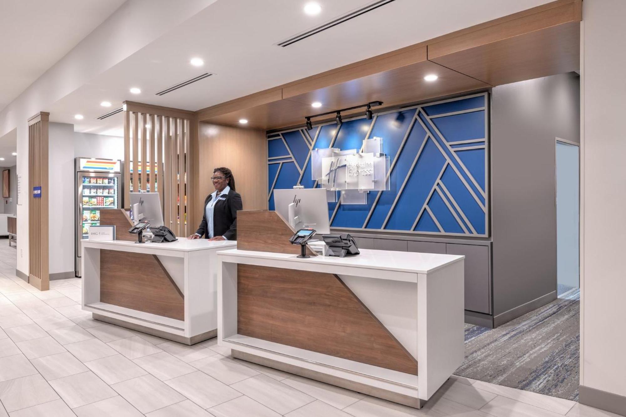 Holiday Inn Express & Suites Austin Airport East By Ihg Exterior foto